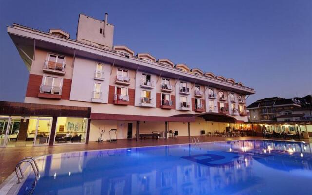 Larissa Blue Hotel вид на фасад