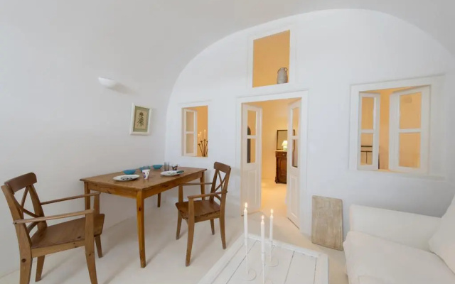 Cave Agapi Oia