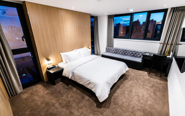 Ashton Hotel