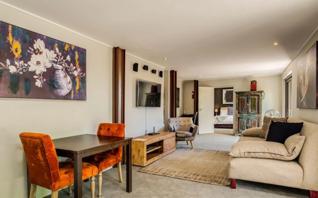Compact Ground Floor Apartment With Private Garden and Pool 17 G Lower