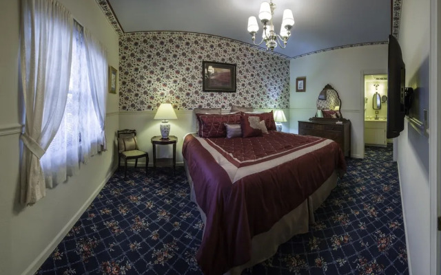 Historic Cary House Hotel