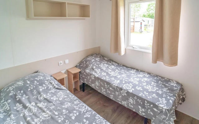 Stunning Home in Renesse With 3 Bedrooms and Wifi