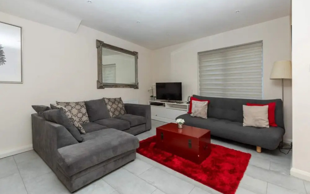 Bright & Contemporary 1bedroom Annexe - Herne Hill!