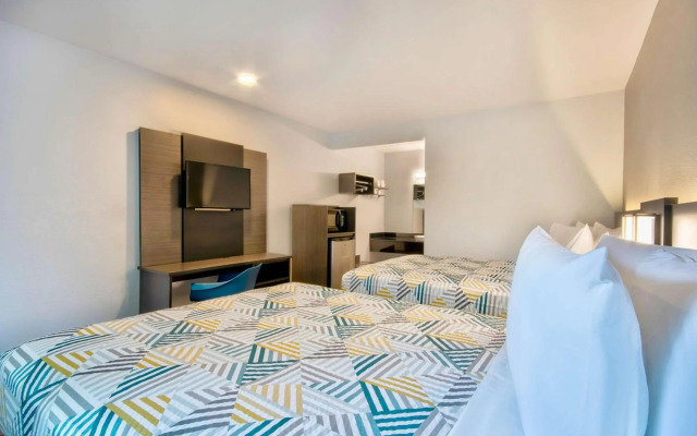 Motel 6 Marina, CA - Monterey