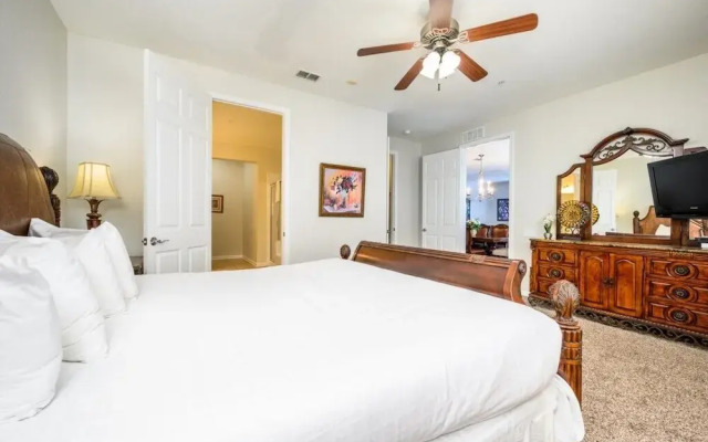 Epic Universe Vista Cay Lakeview Condo - 1019
