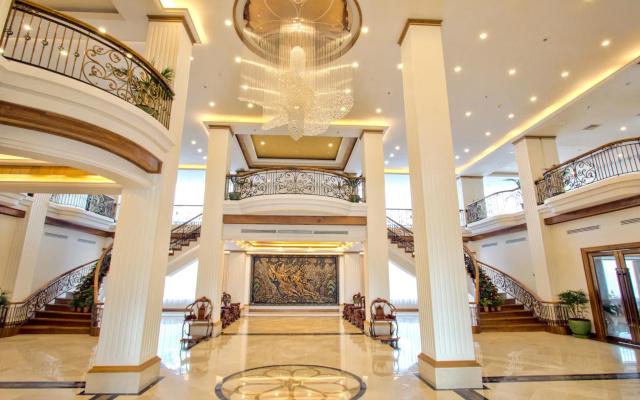 Golden Hotel