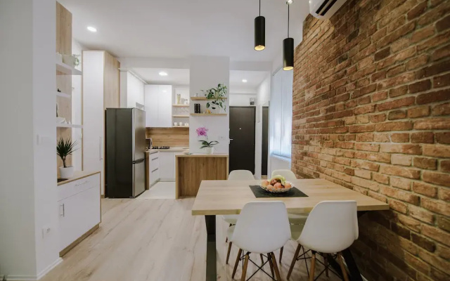 British Square Apartment