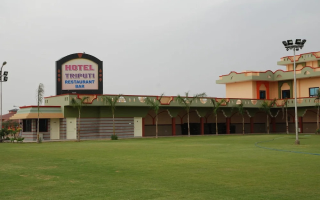 Hotel Triputi Behror