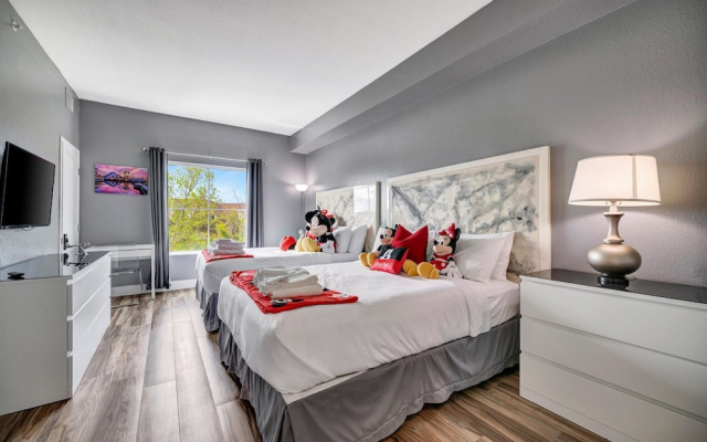 8303 Palm Disney