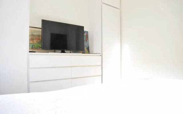 1 Bedroom Primrose Hill Apartment