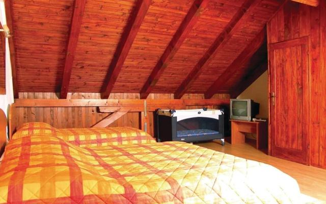Awesome Home in Podstrana with Hot Tub, WiFi & 7 Bedrooms