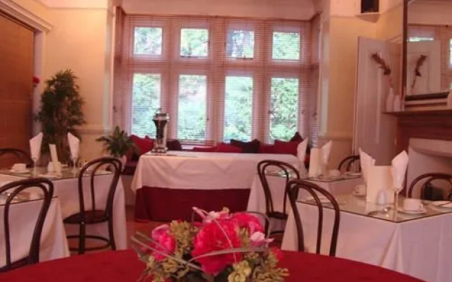 Brockenhurst Hotel