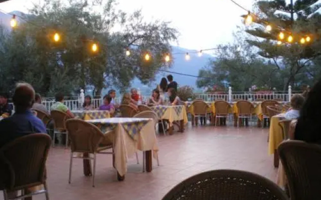 Ilios Hotel & Villas