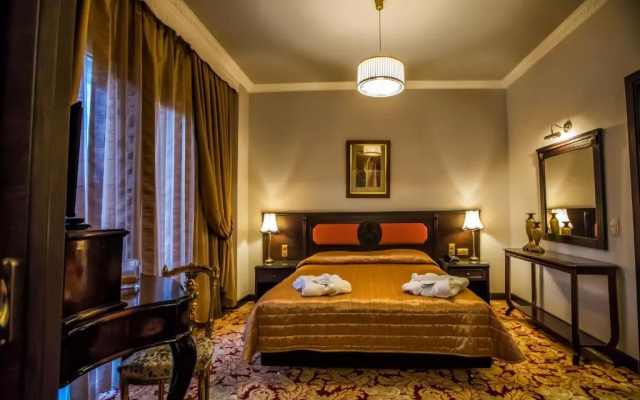 Kouros Hotel