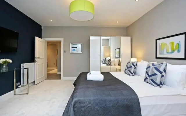 Private Entrance Apartment In New Town