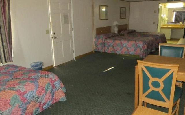 Pine Crest Motor Lodge