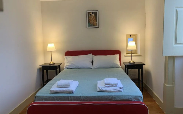 Old Town House in Figueira da Foz Near Beach