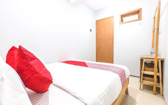 OYO 506 Moes Residence
