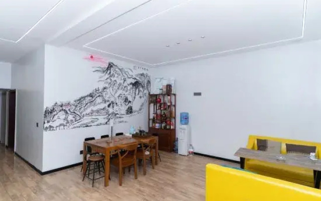 Jiahe Homestay (Emeishan Tourism Passenger Transport Center Baoguosi Station)