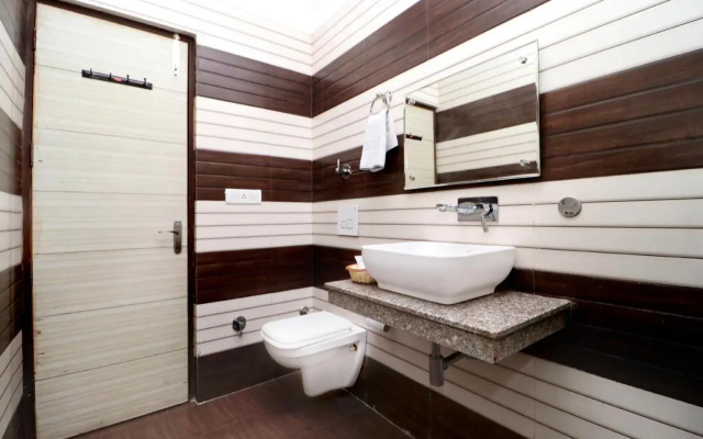 Treebo Trend Hotel Seven