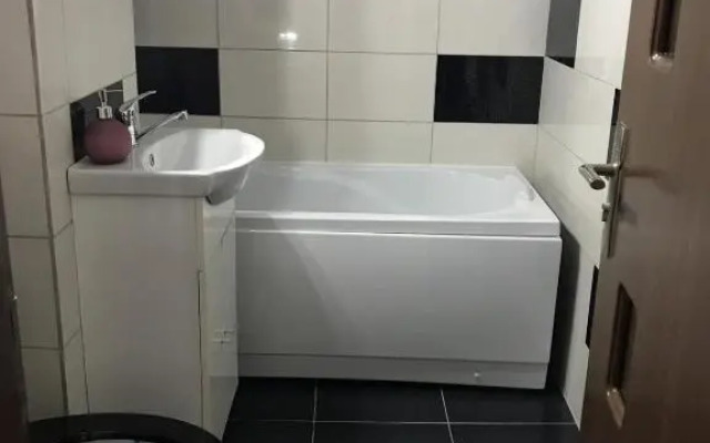 Apartament Untold