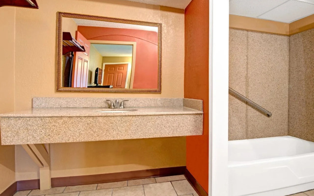 Days Inn by Wyndham Kansas City