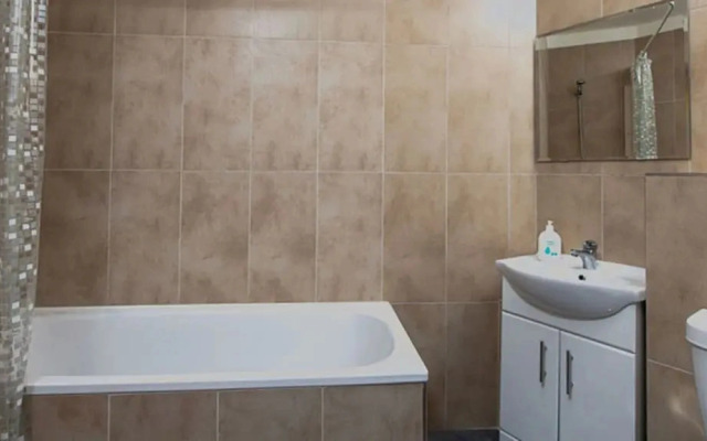 Twin Ensuite Bedroom at Rathbone place