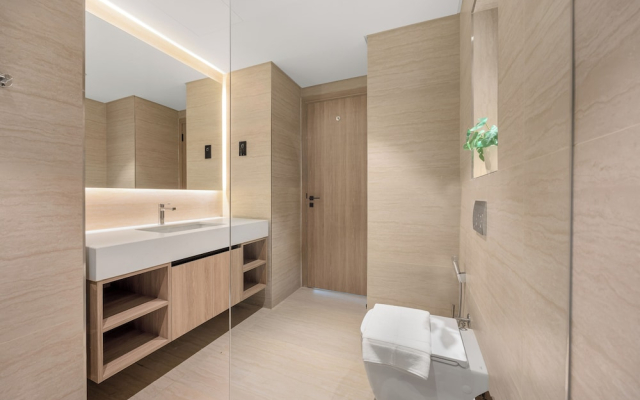 Modern Apartment with Rooftop Amenities