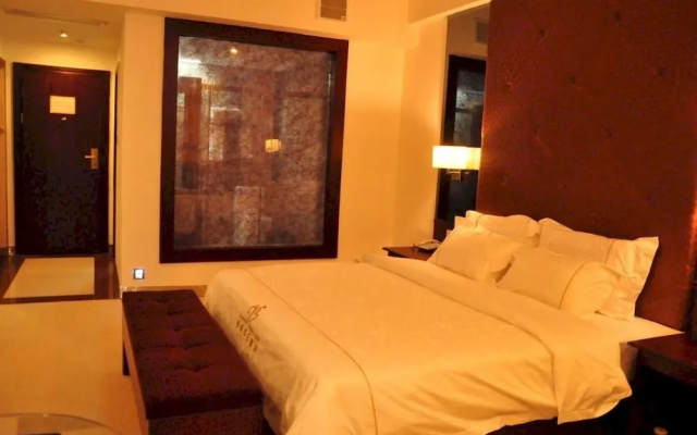 V.crown Holiday Hotel