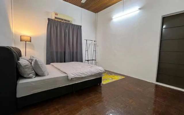 Bayan Lepas Getaway - Nature Views & BBQ Haven