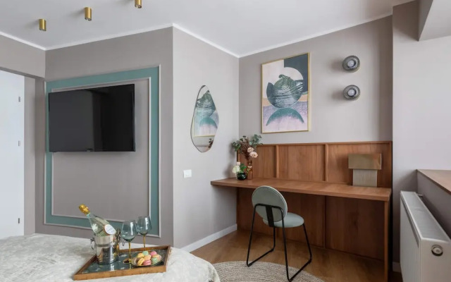 Sublime Minty Green 1BR on the Park