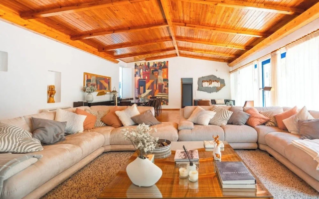 Family Paradise: Exquisite Retreat For Holidays