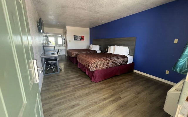 Country Hill Inn and Suites