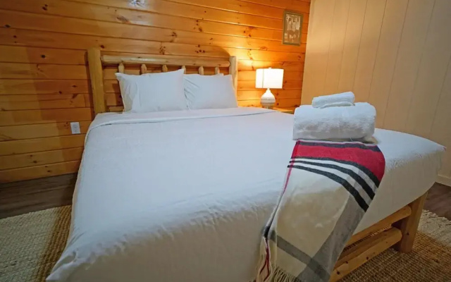 Lazy Bear Lodge ~ Mountain Views ~ Pool Table