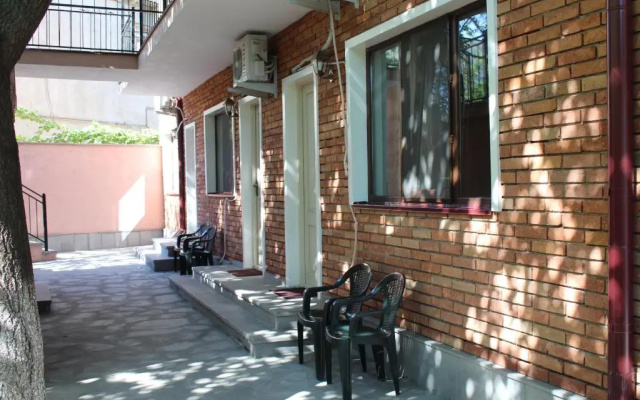 Emis Hotel