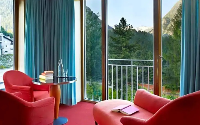 Hotel S