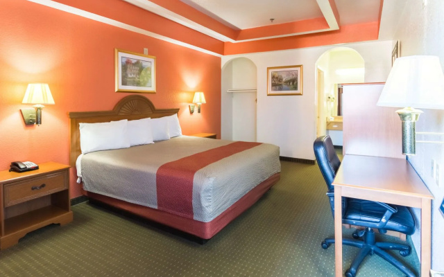 Motel 6 Alvarado, TX
