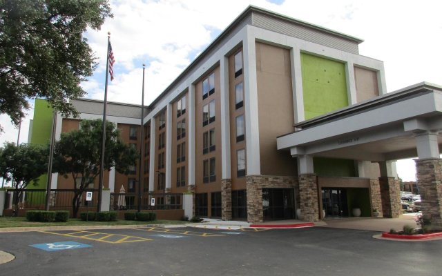 Отель Clarion Pointe near Medical Center США, Сан-Антонио - отзывы, цены и фото номеров - забронировать отель Clarion Pointe near Medical Center онлайн вид на фасад