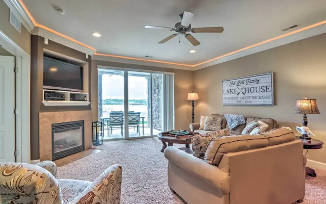 Lakefront Patio, Pool Access! Lands End Condo