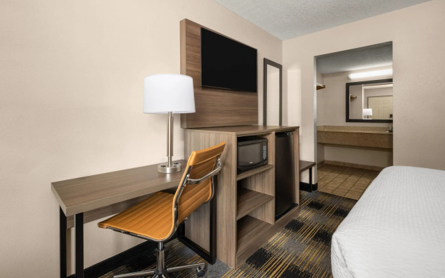 Days Inn by Wyndham Canton