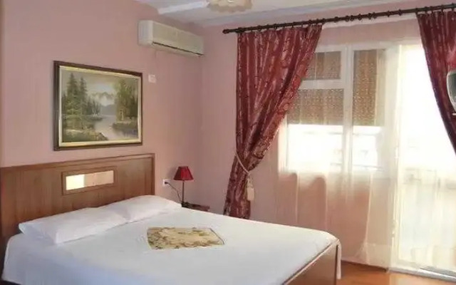 Alpin Hotel Tirana