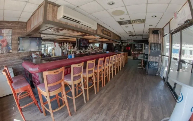 Windjammer Motor Inn