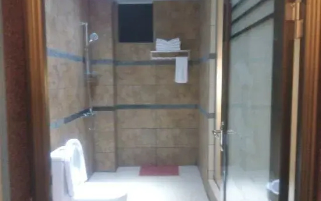 Juxianzhuang Hotel (Yangshuo Shili Gallery)