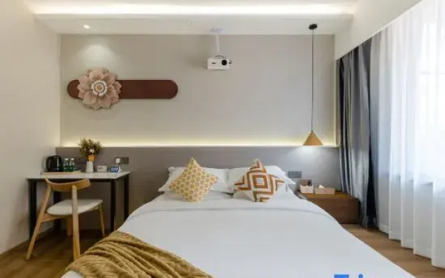 Yizhihua Smart Hotel (Wanyu Pedestrian Street)