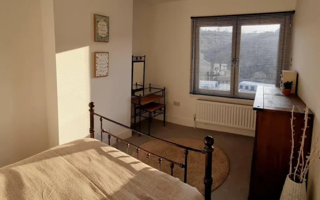 4 Bed Townhouse-sleeps 7-garden-pets-valley View