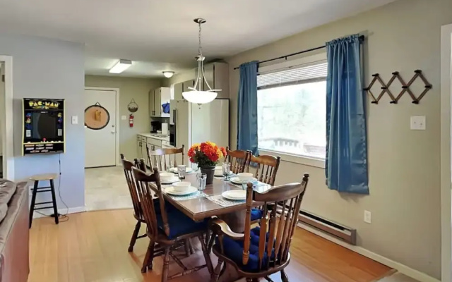 Knotty Pines Cabin by Ruidoso Vacation Rentals