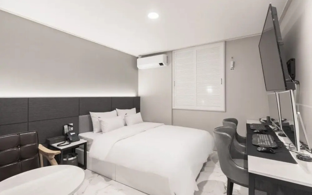 Zam Hotel(천안 호텔 잠)