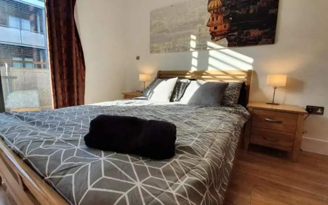 Modern Arcadian Centre Apartment 2 Bed / Balcony