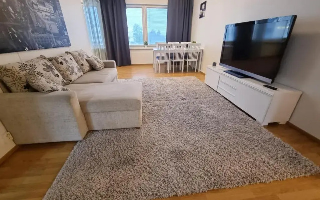 Spacious 4-room apartment in city center
