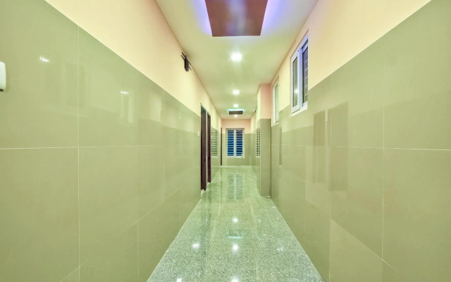 OYO 29844 Joliday INN